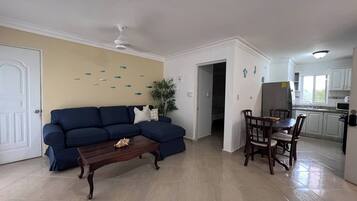 Condo, 1 Bedroom, Patio | Ruang tamu