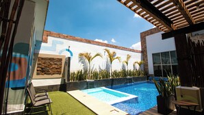 Kolam renang outdoor