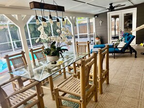 Outdoor dining - Sun & Splash Retreat Minutes to Beach + Downtown (Sarasota)