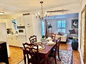 Dining - Sun & Splash Retreat Minutes to Beach + Downtown (Sarasota)
