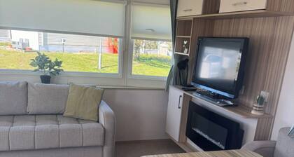 Caravan - Sleeps 7 - Parking