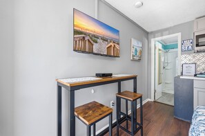 Interior - Paws & Palms-Pet Friendly-Pool-Free Parking (North Myrtle Beach)