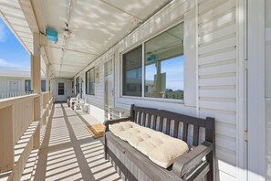 Terrace/patio - Paws & Palms-Pet Friendly-Pool-Free Parking (North Myrtle Beach)