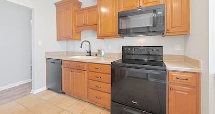 Newly Renovated VB Retreat Comfort Space Home