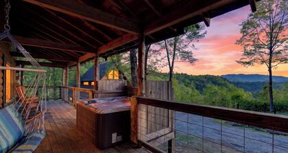 Elijah's Cabin by Avantstay Private Hot Tub + Mountain Views + Covered Deck + Fire Pit Near Downtown