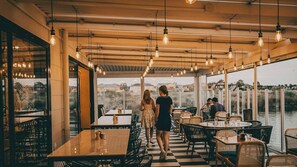 Dining - 3B golfcourse house *GYM* SPA*WIFI*Shopping centre By Sanctuary Lake (Point Cook)