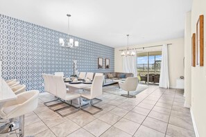 Dining - Family Retreat near Disney & Champions Gate Resort (Kissimmee)