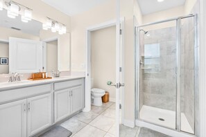 Shower, jetted bath, hair dryer, towels - Family Retreat near Disney & Champions Gate Resort (Kissimmee)