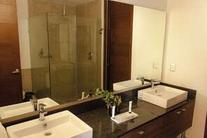 Hair dryer, towels - Rooftop bar + vistas altas · Country Club GDL · limpieza diaria (guadalajara)