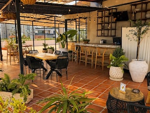 Outdoor dining - Estudio Premier · vistas · Country Club GDL · limpieza diaria (guadalajara)