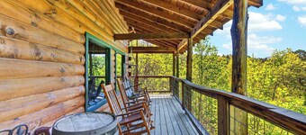 Anna's Cabin by Avantstay Private Hot Tub + Mountain Views + Covered Deck 7 Min to Townsend
