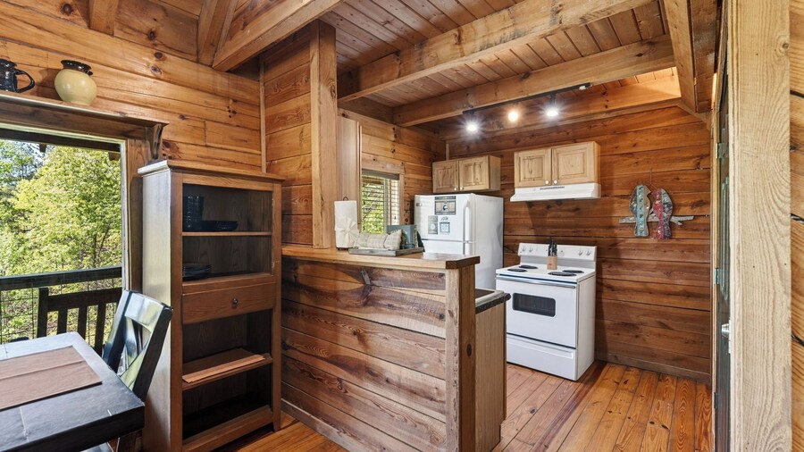 Anna's Cabin by Avantstay Private Hot Tub + Mountain Views + Covered Deck 7 Min to Townsend