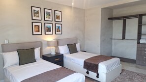 1 bedroom, WiFi, bed sheets, wheelchair access - Junior suite · vistas + rooftop · Country Club · limpieza diaria (guadalajara)