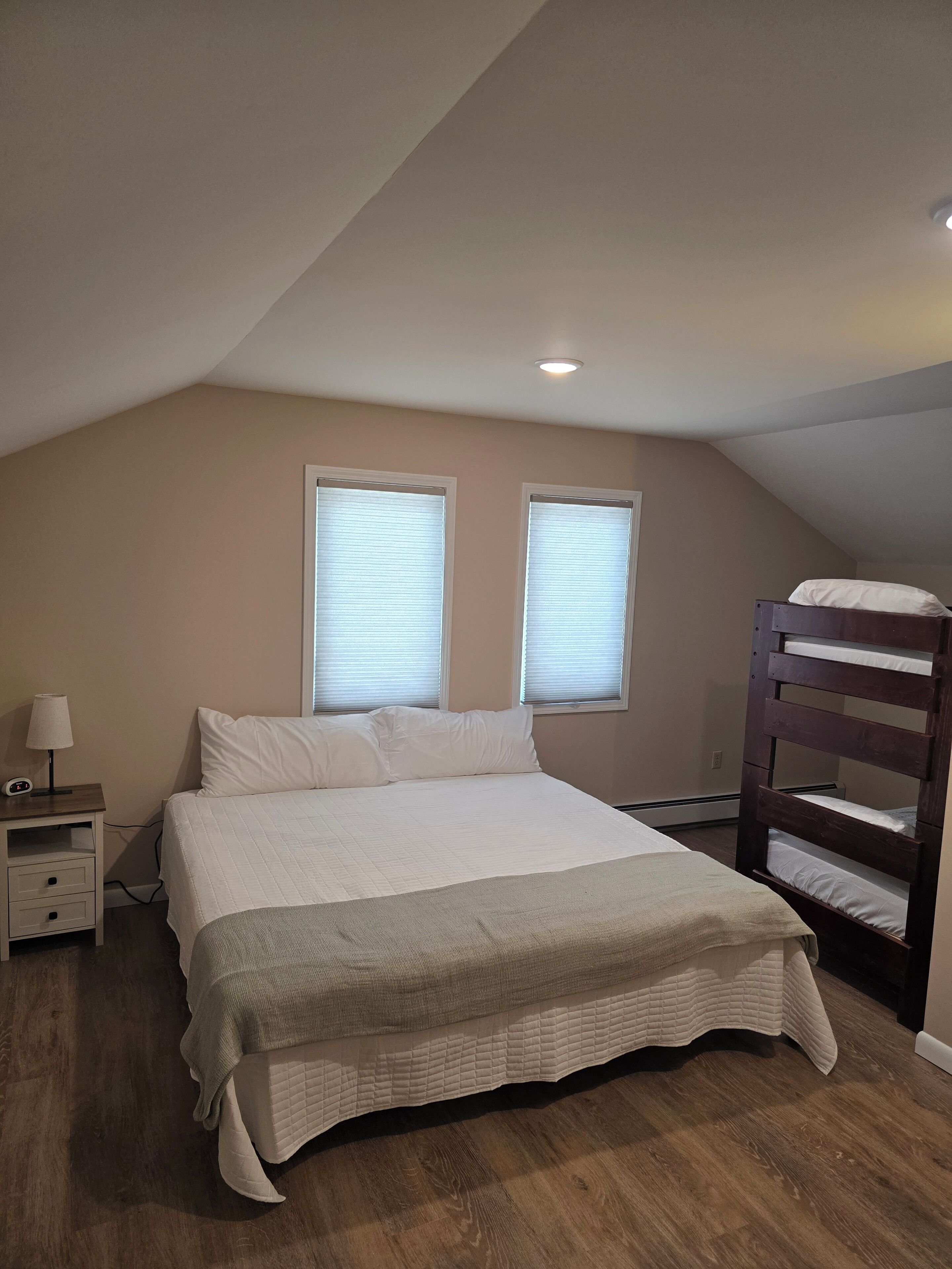 4 bedrooms, WiFi, bed sheets