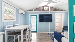 Interior - The Grinnell Cottage by Avantstay Shared Pool + Backyard Lounge Charming Cottage Steps to Waterfront Dining (Key West)