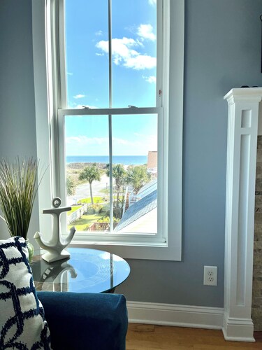 Bee by the Sea, 5 BR house 1 minute to the beach, private road near restaurants