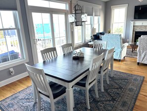 Dining - Bee by the Sea, 5 BR house 1 minute to the beach, private road near restaurants (Oak Island)