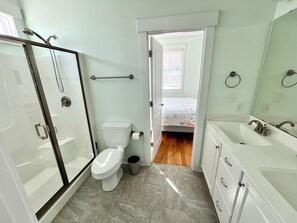 Bathroom - Bee by the Sea, 5 BR house 1 minute to the beach, private road near restaurants (Oak Island)