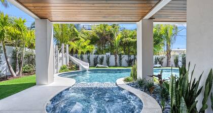 NEW! Lido Palms | Walk to Lido Key Beach, Heated Pool & Spa, Rooftop Balcony with Views