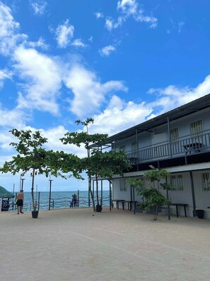 Property grounds - Uyzan Beach Camp by Hiverooms (Daanbantayan)