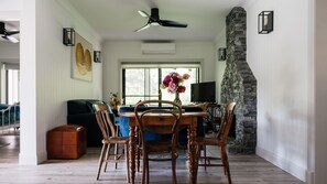 Dining - Kingfisher Cottage - Country Cottage in Berry (Broughton Vale)