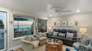 Interior - Blue Moon by Avantstay Beach-front Home + Pool + Private Boardwalk + Outdoor Lounge Walk to Lake Powell (Panama City Beach)