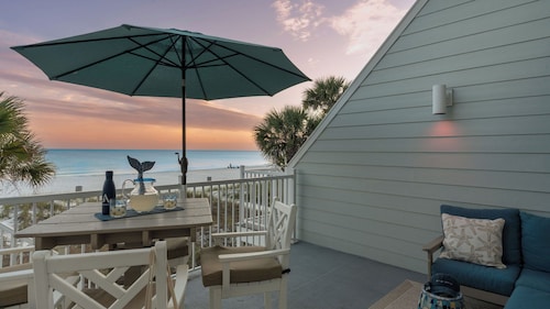 Blue Moon by Avantstay Beach-front Home + Pool + Private Boardwalk + Outdoor Lounge Walk to Lake Powell