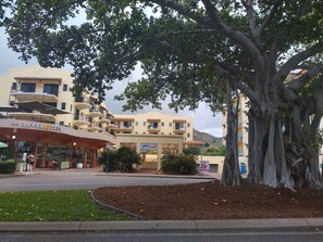 Exterior - Stay on the Strand Townsville, apartment, free secured parking (Townsville City)