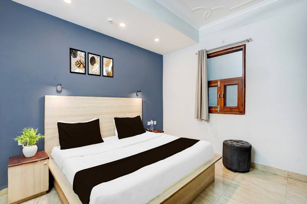 Super Collection O Sector 20 Noida