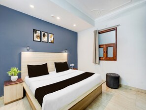 1 bedroom - Super Collection O Sector 20 Noida (Noida)