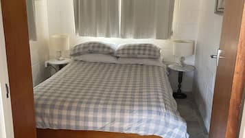 3 chambres, fer et planche Ă repasser, draps fournis