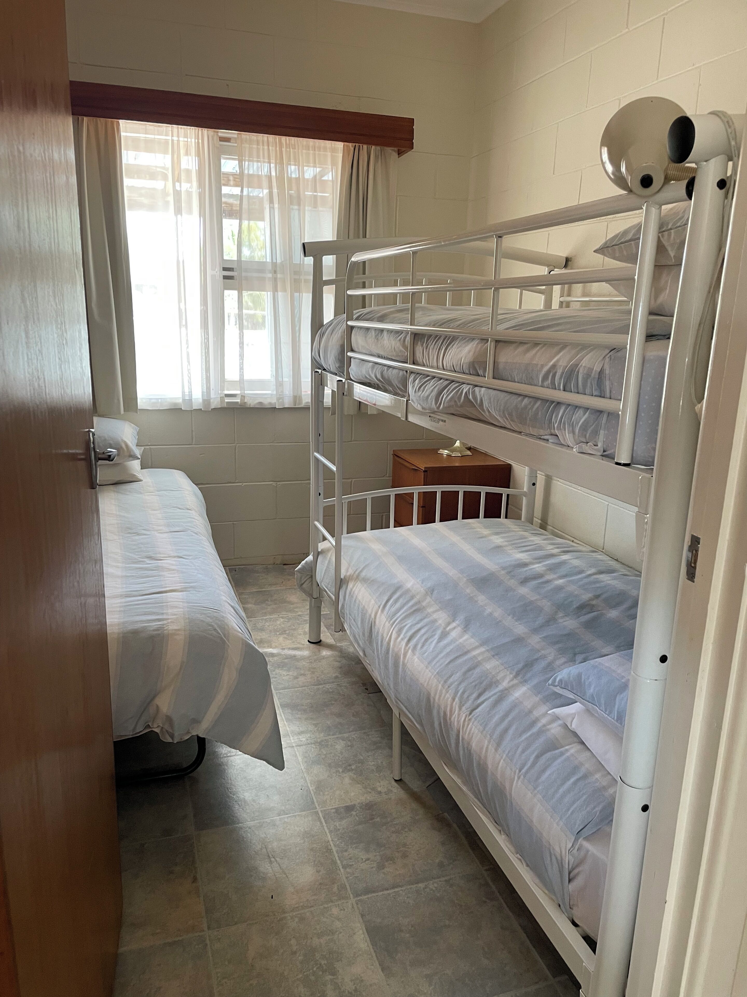 3 chambres, fer et planche à repasser, draps fournis