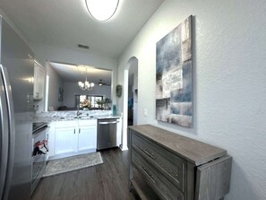 Fridge, microwave, oven, stovetop - Florida Family Escape  Resort near Disney (Davenport)
