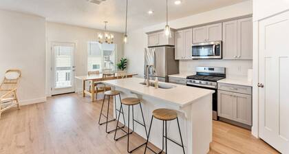 Velvet Springs Retreat | Pool+Gym | Near Utah Lake