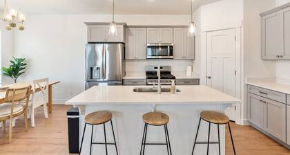 Velvet Springs Retreat | Pool+Gym | Near Utah Lake