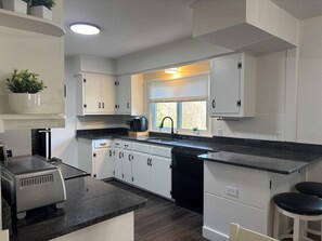 Fridge, microwave, oven, stovetop - Gillette Getaway in Milford - Sleeps 16 (Milford)