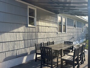Outdoor dining - Gillette Getaway in Milford - Sleeps 16 (Milford)