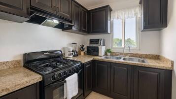 Condo, 1 Bedroom | Private kitchen