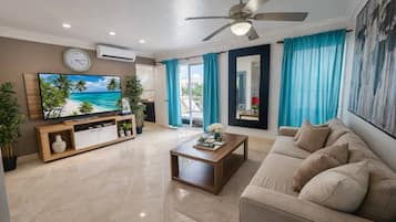 Condo, 1 Bedroom | Living area