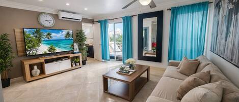 Condo, 1 Bedroom | Living area