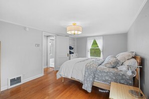 Room - Waldo 3BR House Sleeps 6 Perfect World Cup Stay in Prime Kansas City Location (Kansas City)