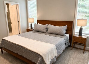 3 bedrooms, desk, iron/ironing board, free WiFi