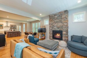 Smart TV, fireplace - Lake Walk Cottage | Pet Friendly & Walkable to Lake Tomahawk + Downtown Black Mtn! (Black Mountain)