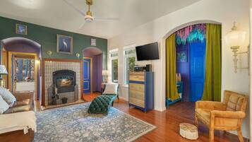 TV, fireplace