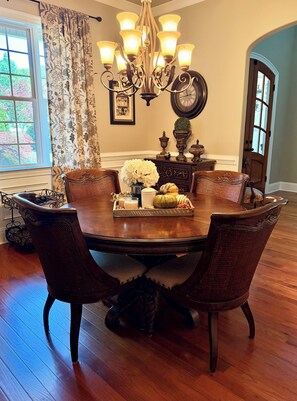 Dining - The Jasper - Experience Executive Level Luxury (Summerfield)