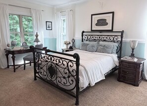 3 bedrooms, iron/ironing board, Internet, bed sheets - The Jasper - Experience Elevated Luxury (Summerfield)