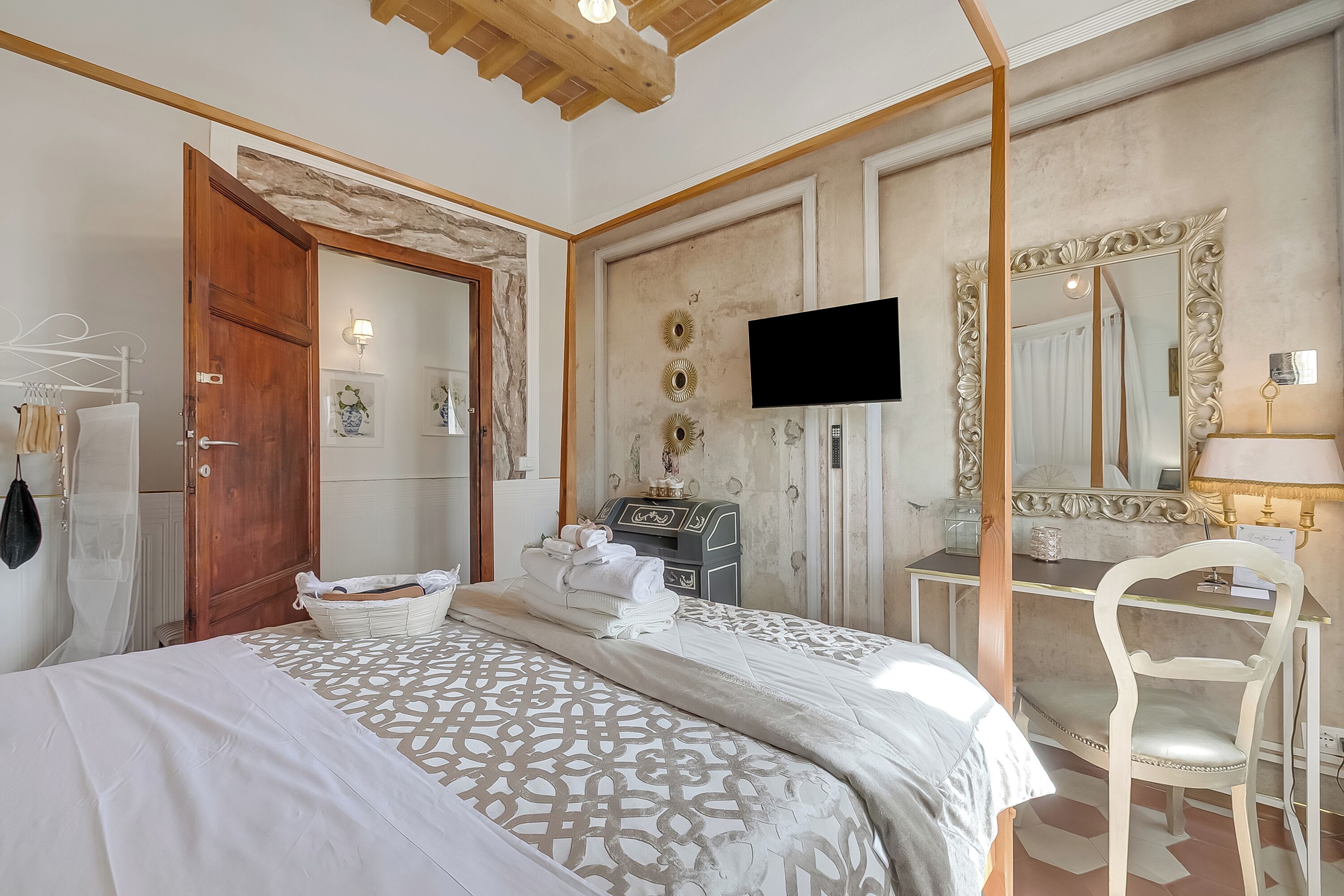 7 bedrooms, free WiFi, bed sheets