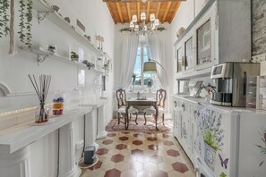 Fridge, microwave, oven, stovetop - Paradise Family Apartment near Lucca, Lucca, Italy (Lucca)