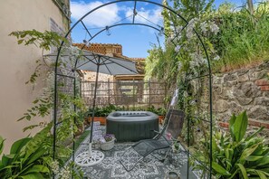 Terrace/patio - Romantic Pet Friendly Apt near Lucca, Lucca, Italy (Lucca)