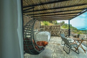 Terrace/patio - Gumus Yazar Hotel (Kaş)